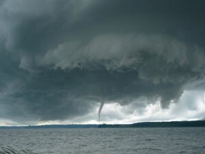 tornado-4105356_640