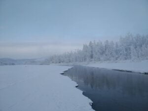 Oymyakon-River-in-Siberia1