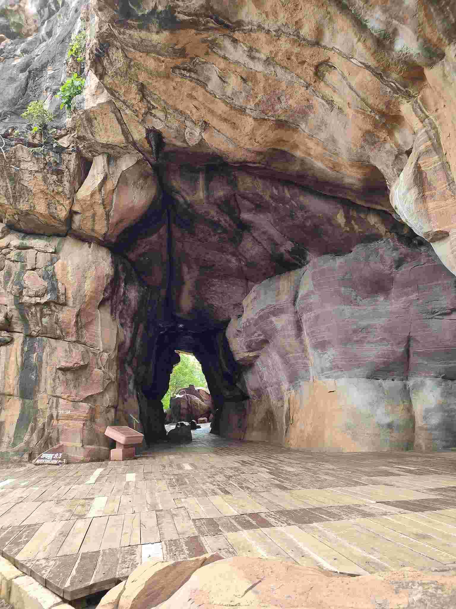 Top 10 Caves of Madhya Pradesh