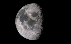 moon-1370052_640