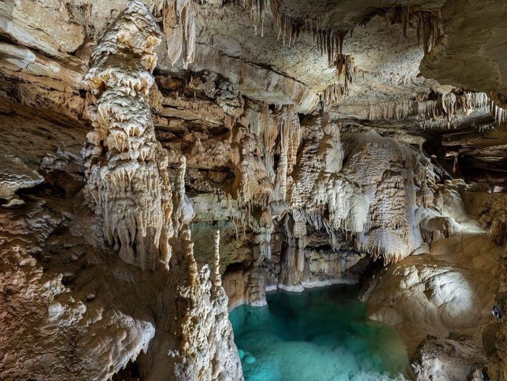 Exploring the Wonders of American Caves and Caverns