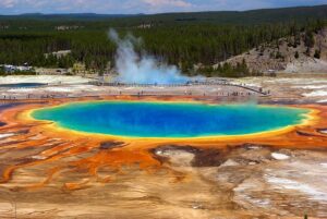 grand-prismatic-spring-3799785_640