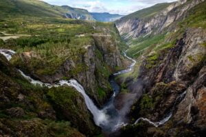 waterfall-3723422_640