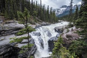 waterfall-4683543_640