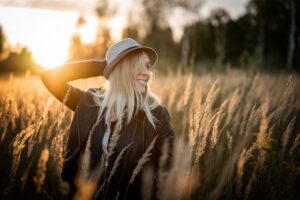 woman-5216414_640