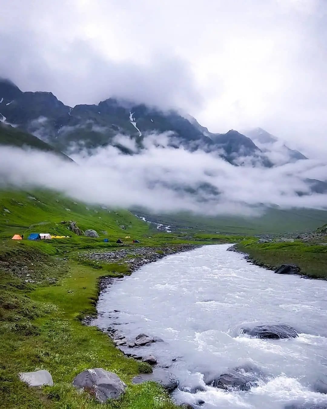 Top Natural Places to Visit in Himachal Pradesh