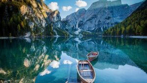 Top 8 Incredible Lakes Around the World