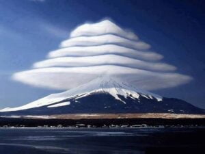 Lenticular-Clouds-1