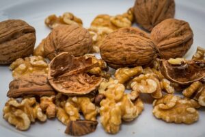 walnut-2816935_640