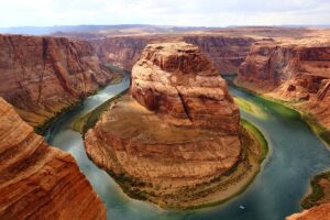 horseshoe-bend-1908283_640 (2)